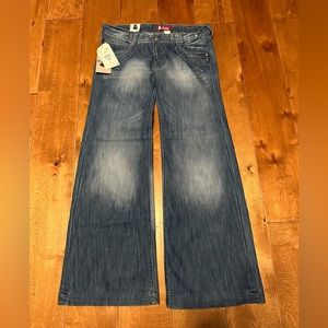 H&M LOW WAISTED FLARE JEANS- new with tags